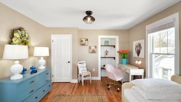 3 bedrooms, desk, iron/ironing board, WiFi