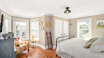 3 bedrooms, desk, iron/ironing board, WiFi