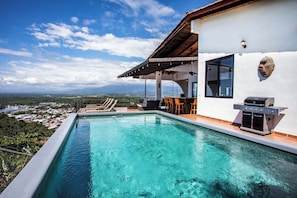 Outdoor pool - Casa Mono Montaña, Amazing Ocean View House Private Pool in Manuel Antonio (Quepos)