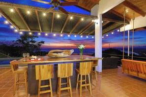 تناول الطعام بالخارج