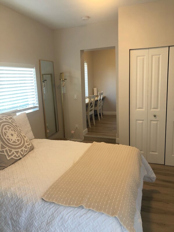 1 bedroom, desk, free WiFi, bed sheets