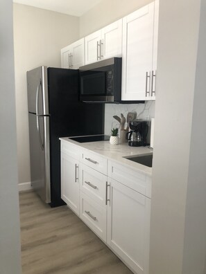 Fridge, microwave, stovetop, coffee/tea maker