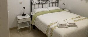 1 Schlafzimmer, Schreibtisch, Bügeleisen/Bügelbrett, kostenloses WLAN