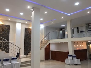 المنشأة من الداخل