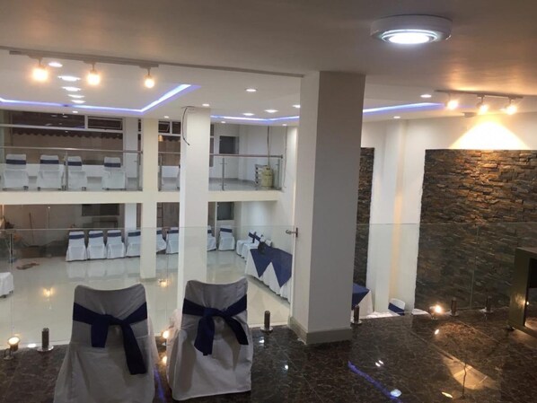 المنشأة من الداخل