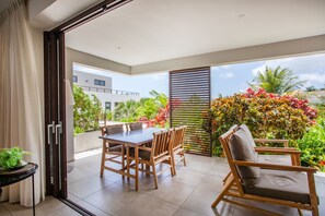Outdoor dining - Jan Sofat LUX apartment A24 at resort with pool (Willemstad)