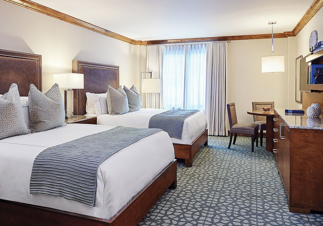 Luxury Plaza Room - Two Queen - Sebastian  Vail