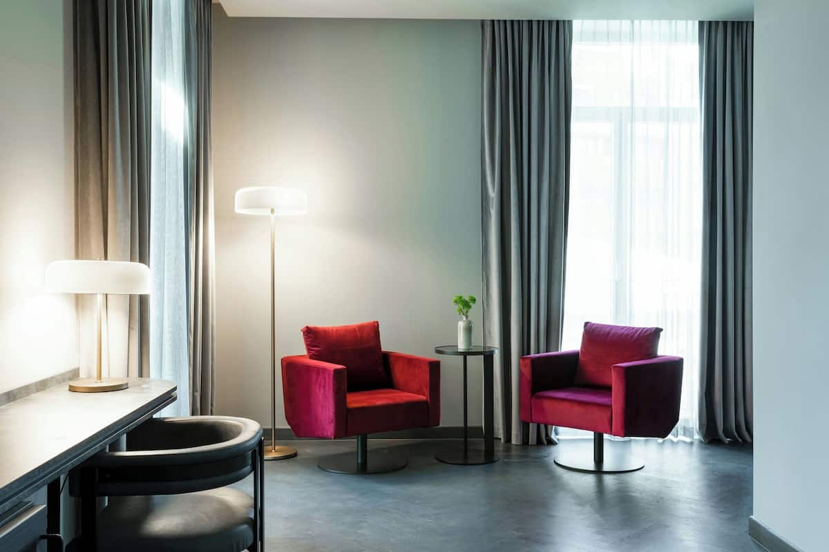Junior Suite, 1 King Bed, Non Smoking | 1 bedroom, minibar, in-room safe, desk