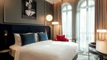 Habitación, 1 cama King size | Minibar, caja de seguridad en la habitación y escritorio