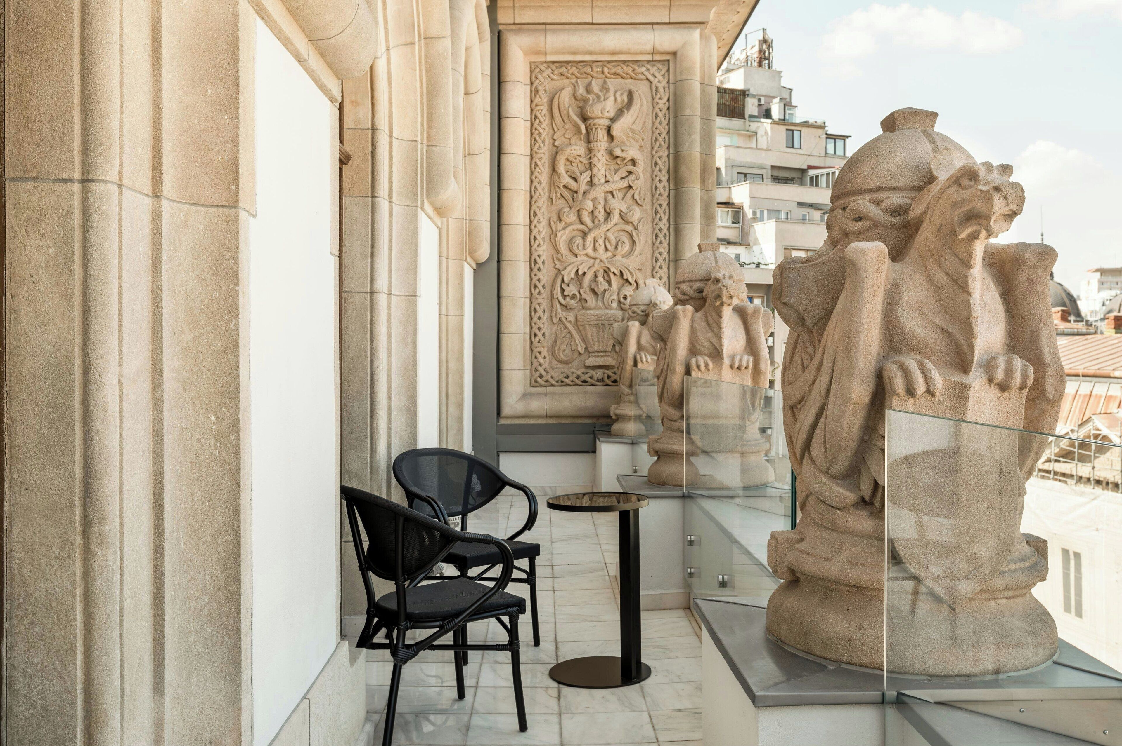 suite, 1 bedroom, balcony | 1 bedroom, minibar, in-room safe, desk