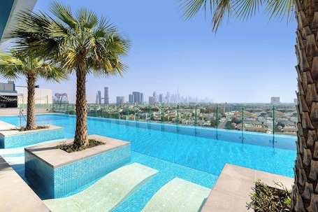 Outdoor pool. Aloft by Marriott Al Mina, Dubai