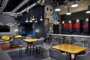 Serves lunch and dinner - Aloft by Marriott Al Mina, Dubai (Dubai)