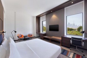 Kamer, 1 kingsize bed, uitzicht op de stad | Luxe beddengoed, een minibar, een kluis op de kamer