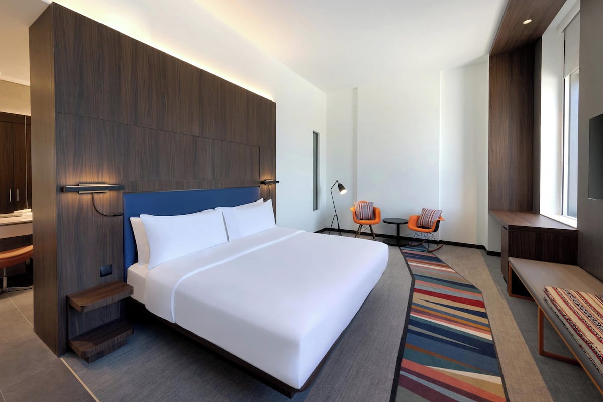 Peralatan tempat tidur premium, bar mini, peti besi dalam bilik