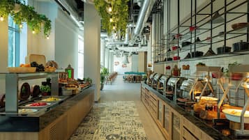 Daily buffet breakfast (AED 45 per person)
