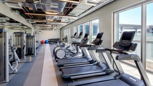 A modern gym with treadmills, ellipticals, and weight machines. - Element by Marriott Al Mina, Dubai (Dubai)