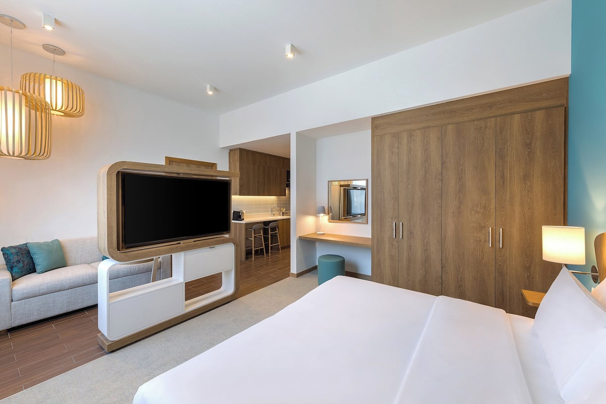 1 bedroom, premium bedding, minibar, in-room safe