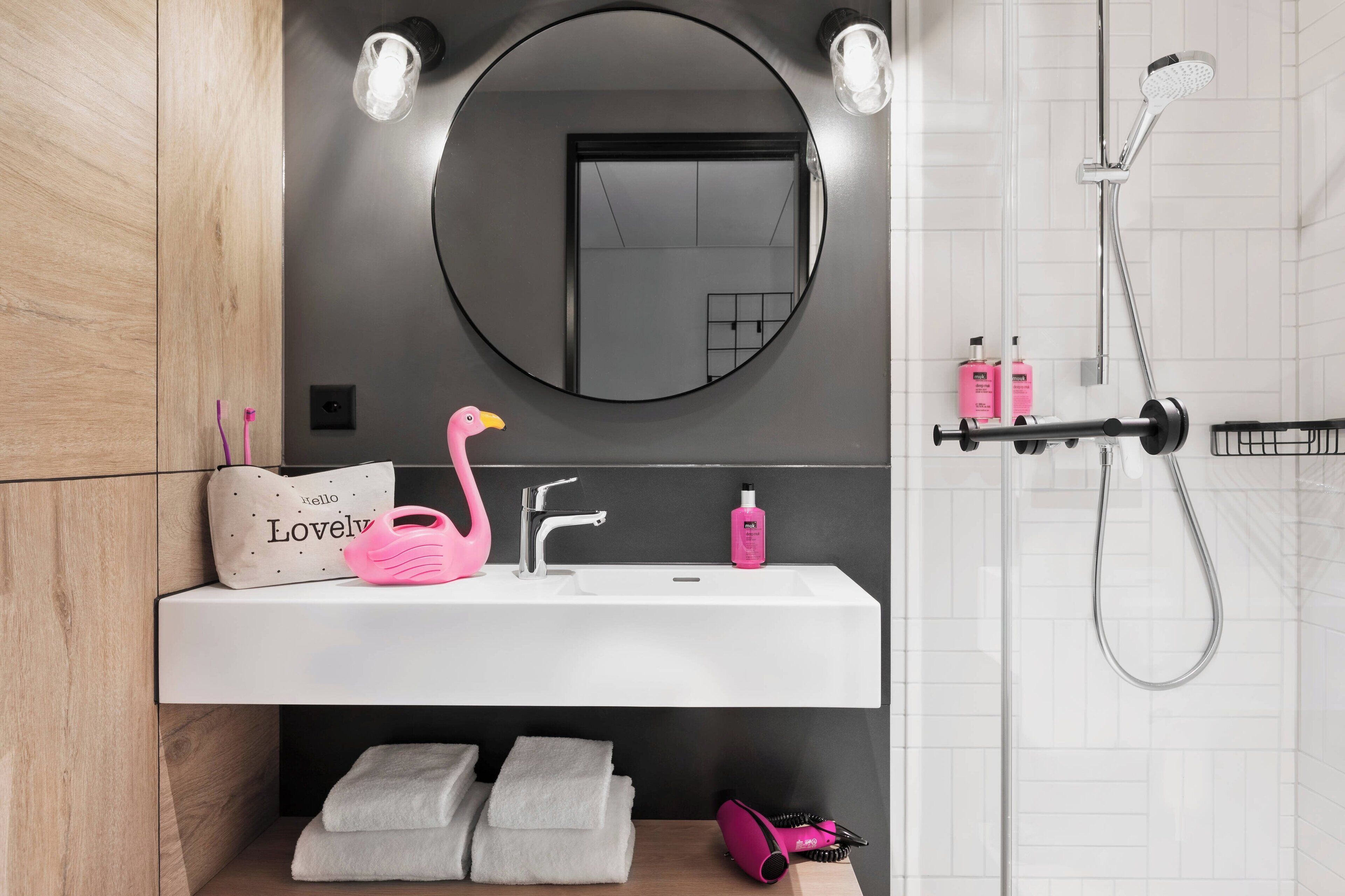 shower, free toiletries, hair dryer, towels