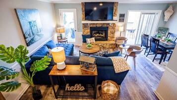 TV, fireplace