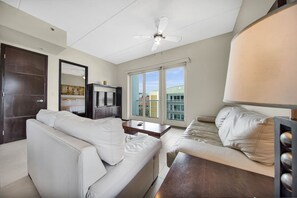 TV - Two Bedroom Apt on Tropical Paradise SPI (South Padre Island)