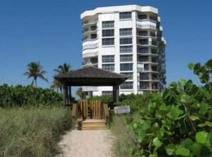 Exterior - Luxurious Beach Front 1st Floor 2/2 Condo (Fort Pierce)