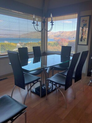 Dining - Lake Chelan House at Wapato Point with Lake View, Beach and Pool Access (Manson)