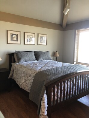 4 bedrooms, free WiFi, bed sheets - Lake Chelan House at Wapato Point with Lake View, Beach and Pool Access (Manson)