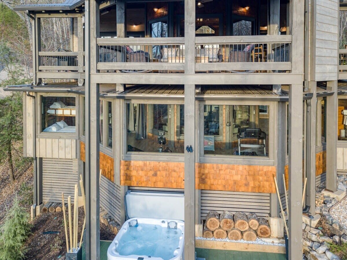 Outdoor spa tub