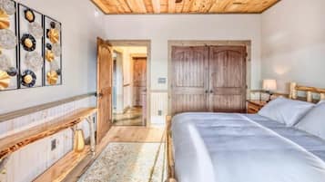 4 bedrooms, desk, iron/ironing board, travel crib