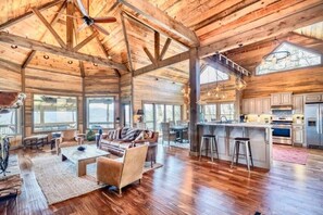 TV, fireplace, offices - The Secret of Blue Ridge, SHHHH don't tell anyone! (Cherry Log)