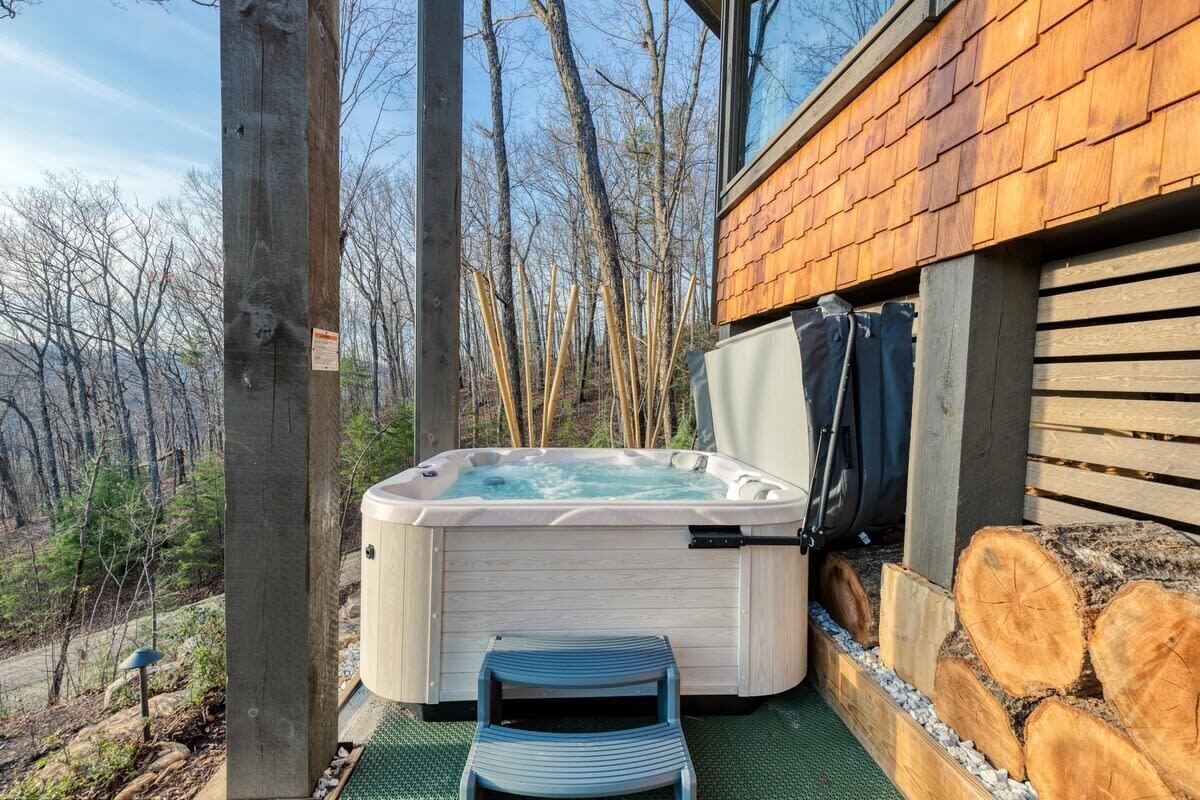 Outdoor spa tub
