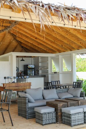 Bar (on property) - Ocean View Cottage, North Eleuthera, Driftwood Starfish Cottage #4 (North Eleuthera)