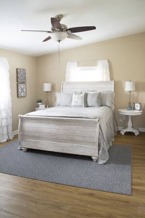 3 bedrooms, desk, iron/ironing board, free WiFi