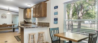 Sunset Hideaway- Washita Point- 2 miles from Alberta Creek Marina on Lake Texoma