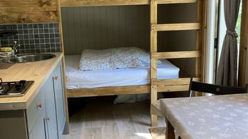 1 bedroom, bed sheets