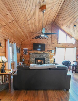 TV, fireplace - Bear Necessities: peaceful, With/romantic hot tub. (Sevierville)