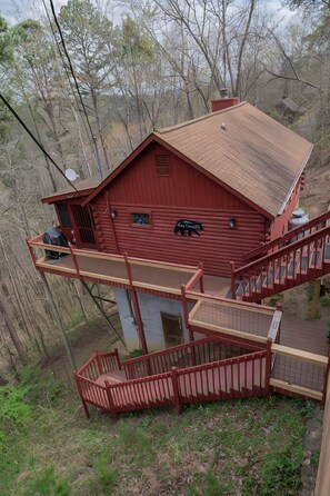 Exterior - Bear Necessities: peaceful, With/romantic hot tub. (Sevierville)