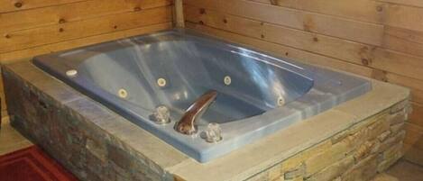 Indoor spa tub