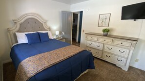 2 bedrooms, desk, iron/ironing board, free WiFi - ❤UpdatedCabin with ★FirePlace★HotTub★BBQ★EVCharger★Boardgames❤Arcade🕹Firepit (Big Bear)