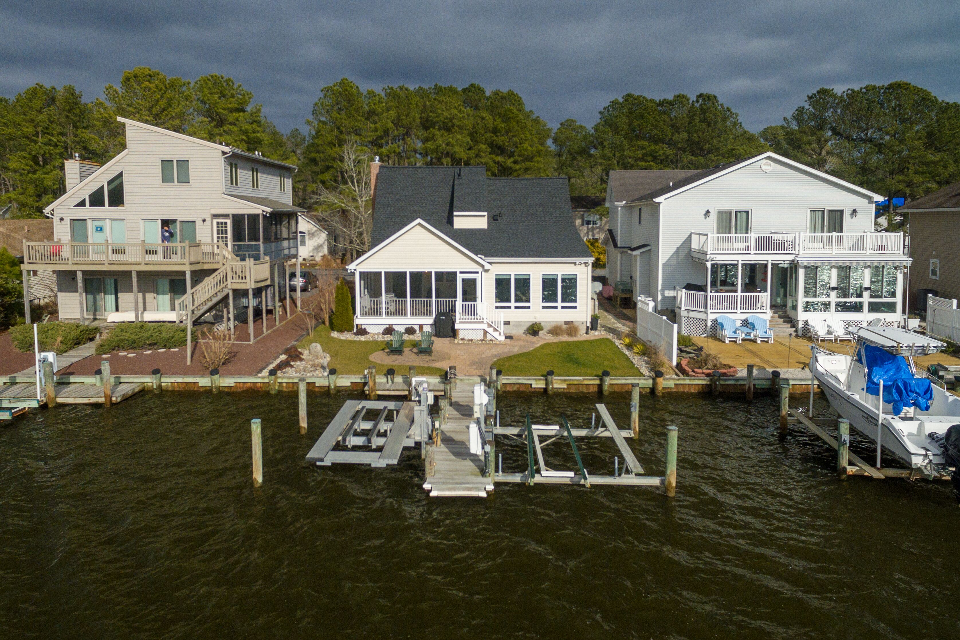 Waterfront Getaway with Sunsets and Bald Eagles for Company