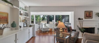 Golf front condo, walk to the Cradle, driving range, 91st hole or pro shop.