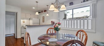 Golf front condo, walk to the Cradle, driving range, 91st hole or pro shop.