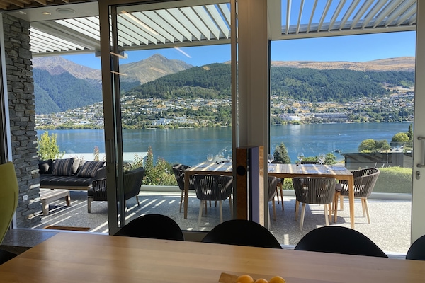 "Grandstand" views of the mountains & water activities on Frankton Arm of Lake