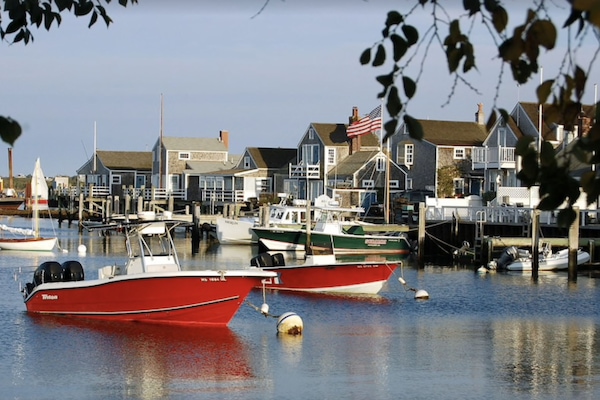 5-minute walk to boat charters