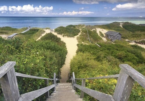 LUXURIOUS New Cottage!  5-min. walk to Main St. And Harbor Beaches