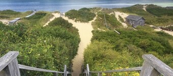 LUXURIOUS New Cottage!  5-min. walk to Main St. And Harbor Beaches