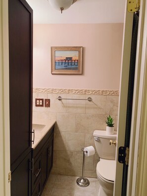 Combined shower/tub, towels, soap - 1 Block from Beach, Fully Furnished Summer Rental (Belmar)
