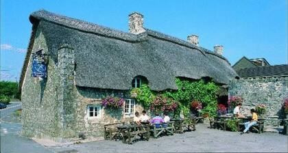 1-Bed Cottage on Coastal Pathway in South Wales