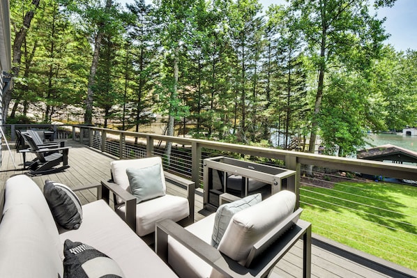 Terrace/patio - The Ultimate Luxury Retreat on Lake Burton! (Clayton)