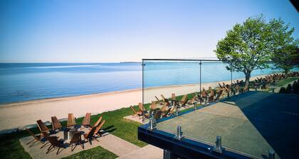 Suite 200: Spacious Beachfront Townhouse